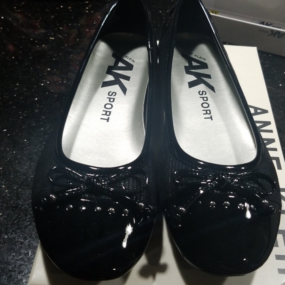 Anne Klein ballet flats